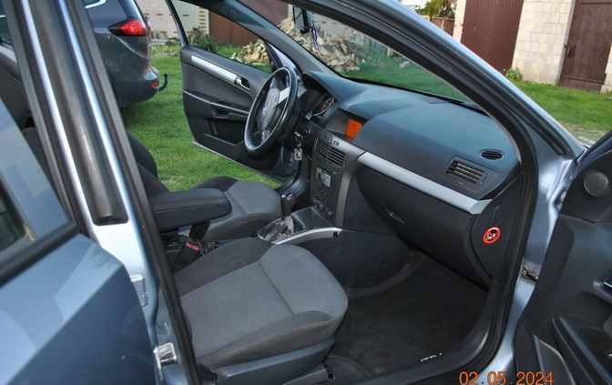 Volkswagen Caravelle cena 91900 przebieg: 193000, rok produkcji 2018 z Nowy Tomyśl małe 301